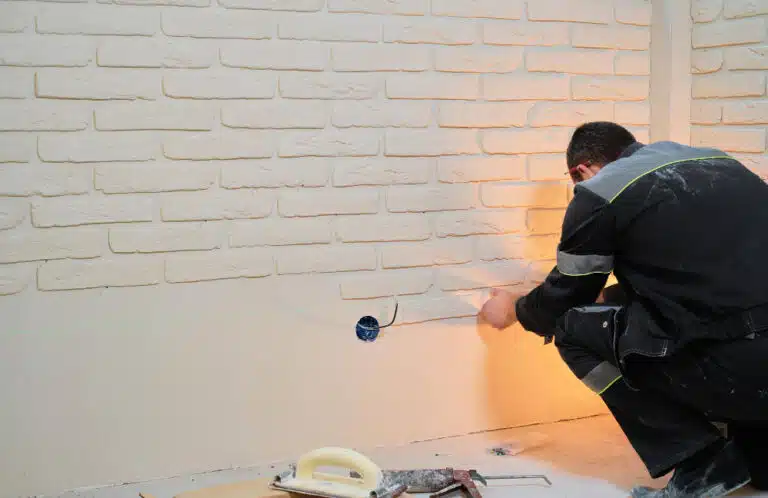 Welcher Dübel hält wo? Die 8 häufigsten Untergründe im Überblick