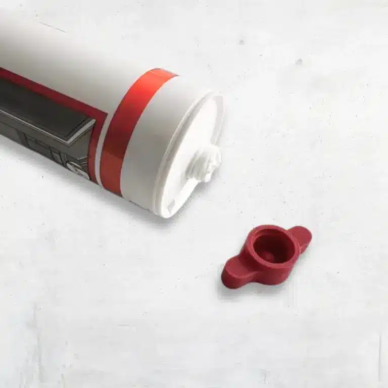 Verschlusskappe für Silikon, rot, neben einer Silikonkartusche mit grafischem Design.